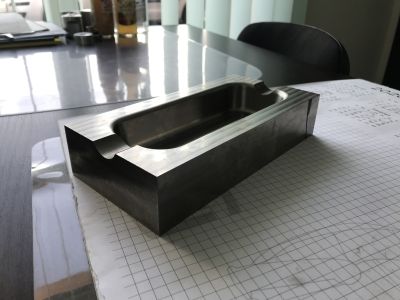 2. Popielniczka tytanowa